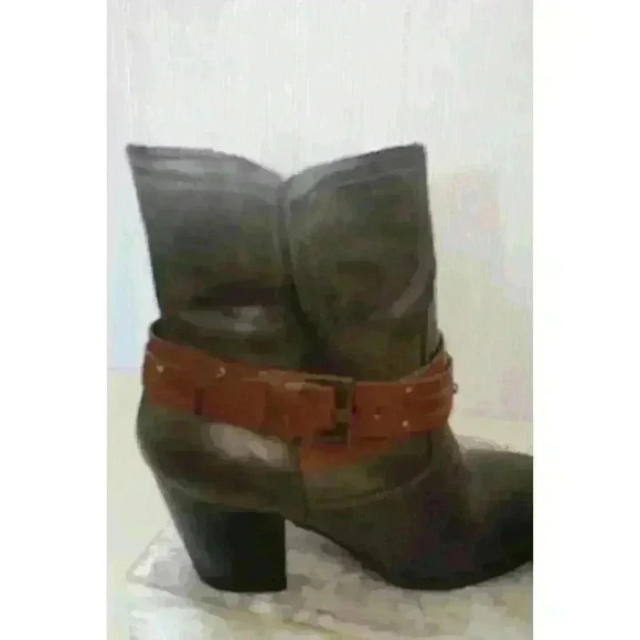 Mia Fabrizia Faux Leather Buckle Embellished Chunky Heel Y2K Womens Boots Sz 9M - Picture 6 of 10